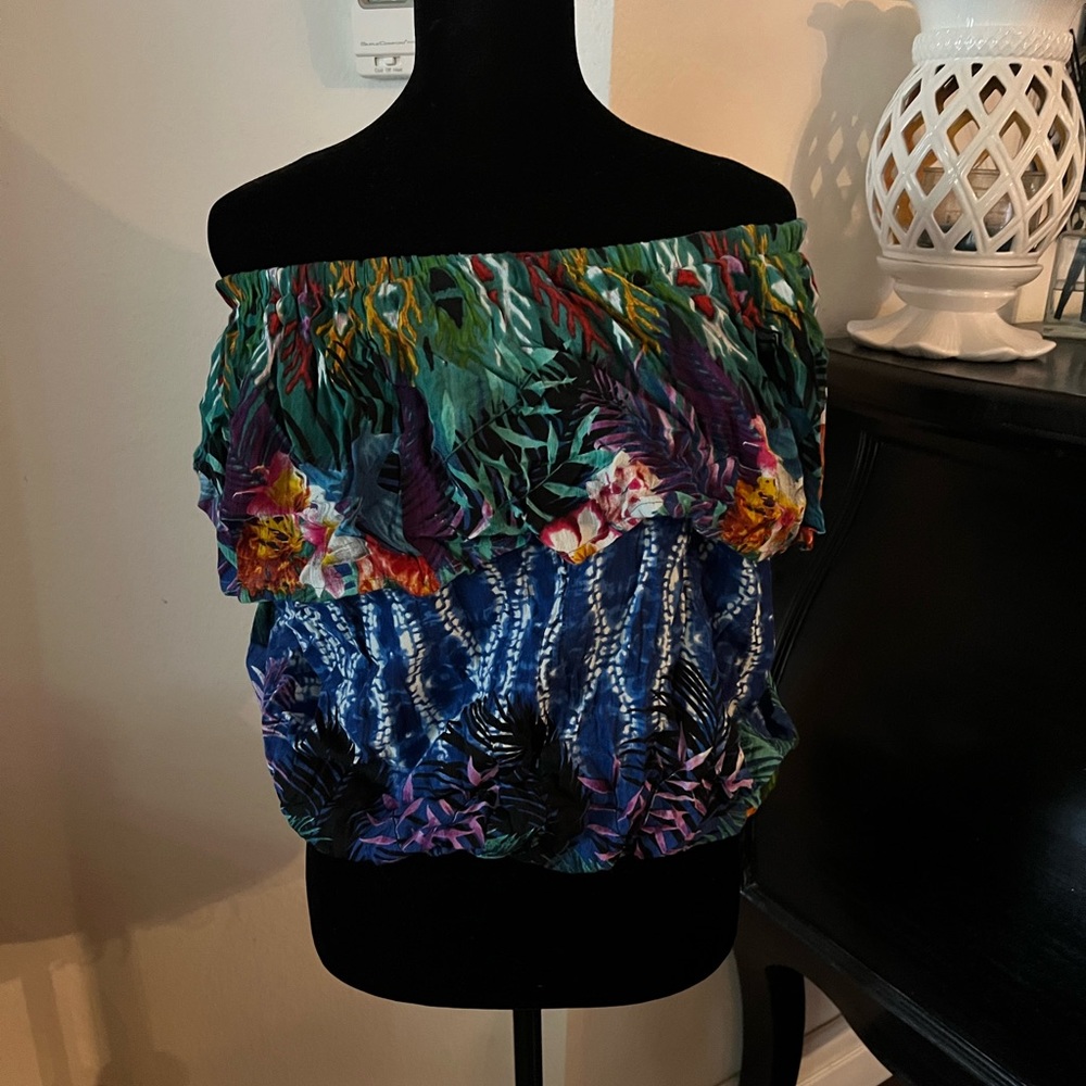 Strapless top